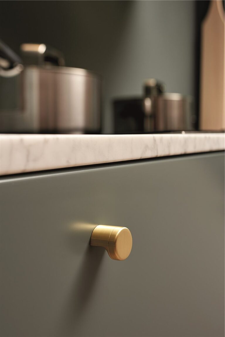 Point Brushed Gold Finish