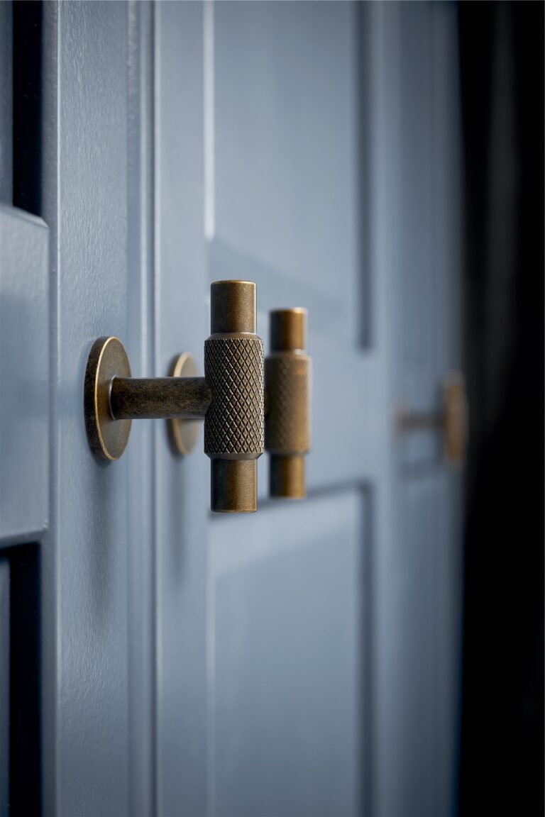 Manor T-knob Antique Brass Finish