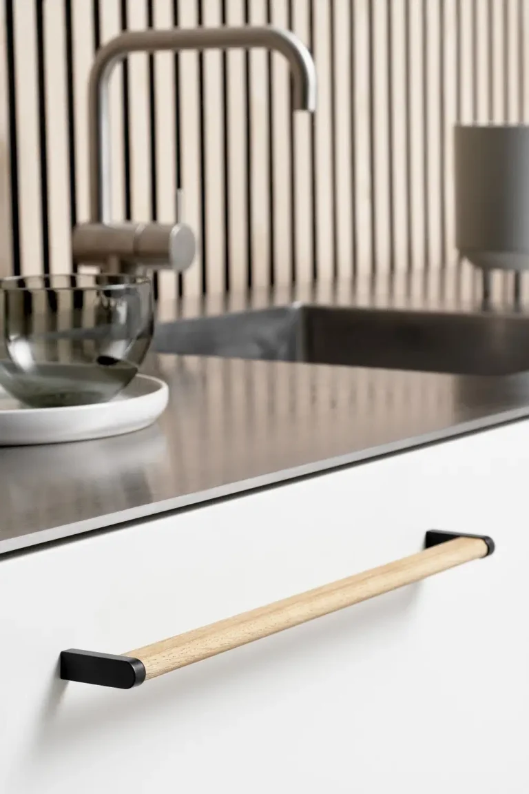 Oak lacquered/Matt black