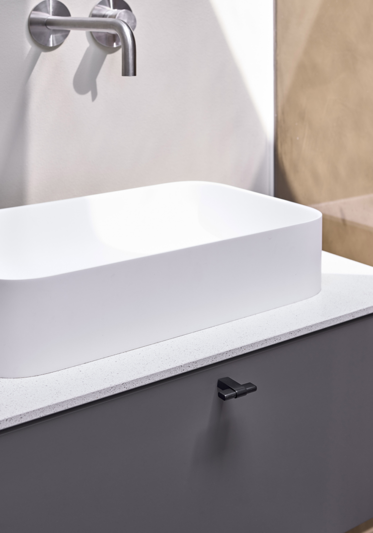 Crossing Knob—Stained black/Matt black