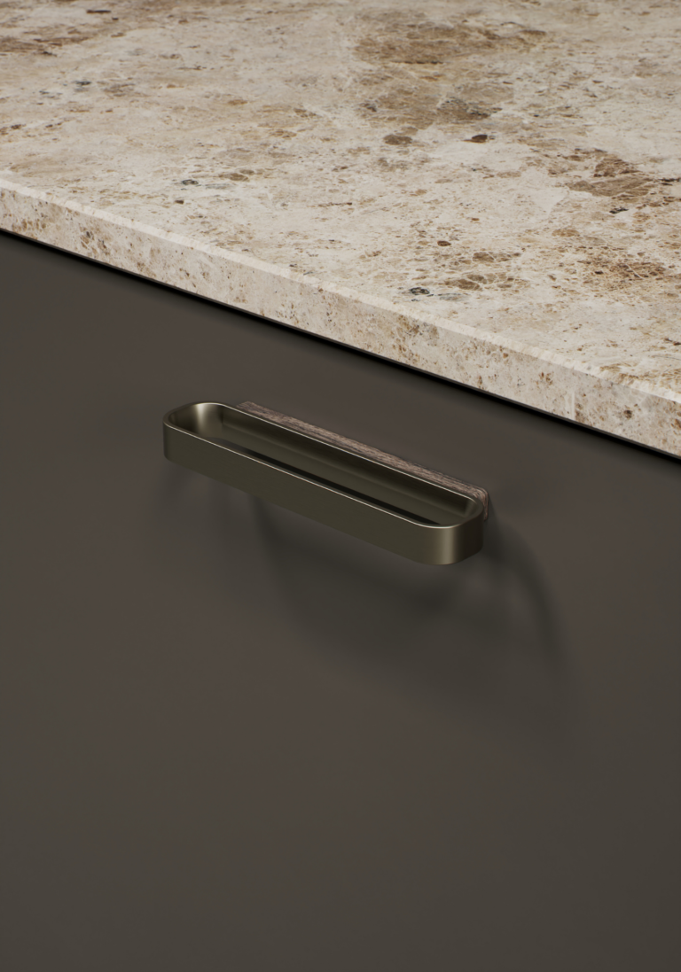 Race— Dark Brown/Brushed brass